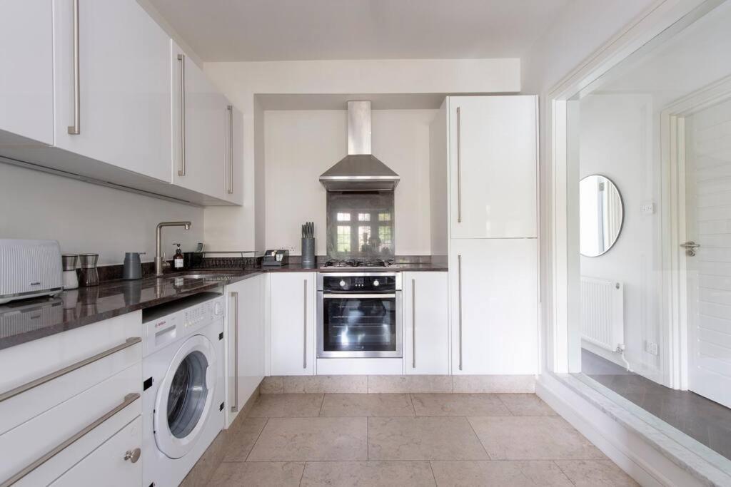 2 Bedroom Modern Urban Sanctuary 1Cc - Cherrydeal لندن المظهر الخارجي الصورة