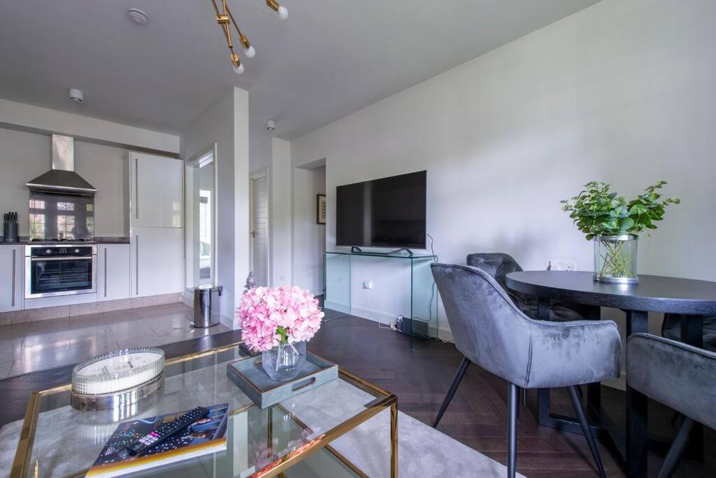 2 Bedroom Modern Urban Sanctuary 1Cc - Cherrydeal لندن المظهر الخارجي الصورة