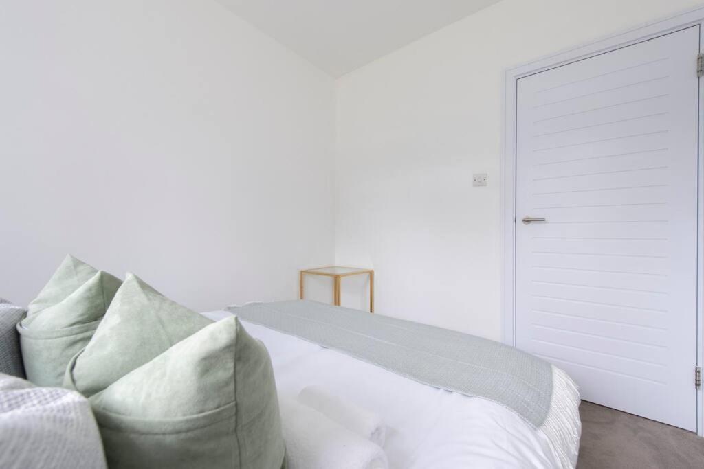 2 Bedroom Modern Urban Sanctuary 1Cc - Cherrydeal لندن المظهر الخارجي الصورة