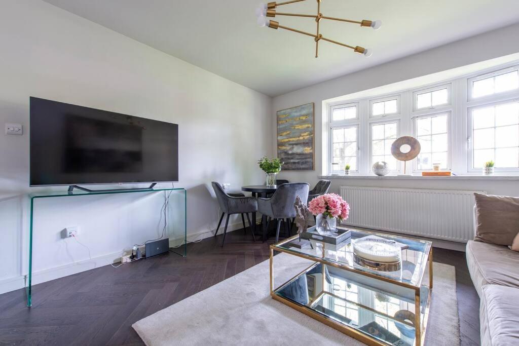 2 Bedroom Modern Urban Sanctuary 1Cc - Cherrydeal لندن المظهر الخارجي الصورة